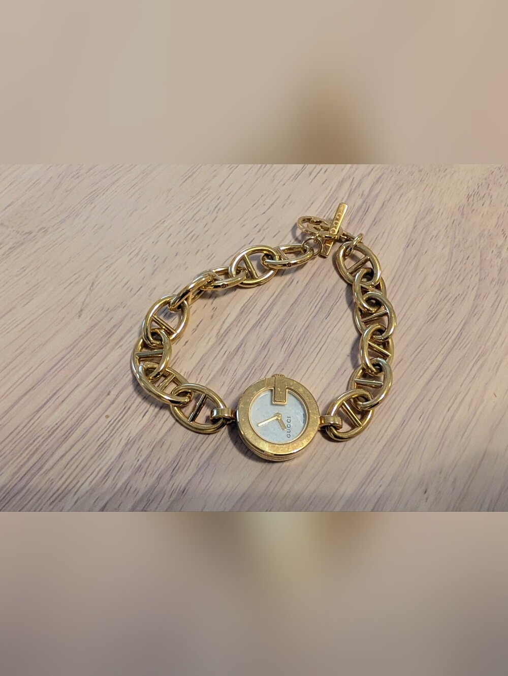 Vintage Gucci Women's Watch - Gold Tone Chain Link
